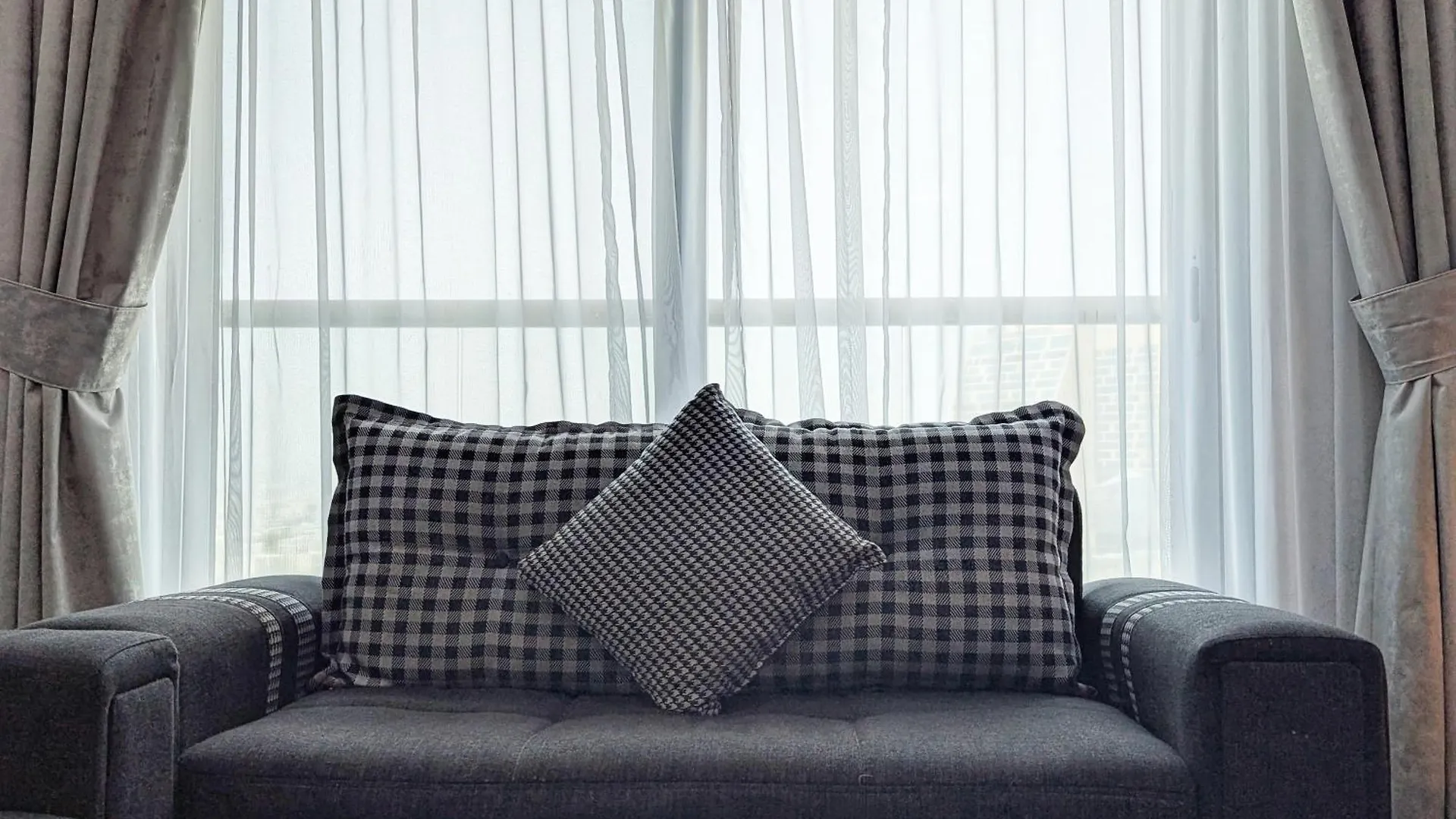 Stylish Fully Furnished 1Bh Apartment Close By Dubai Science Park, Dubai Miracle Garden And Butterfly Garden