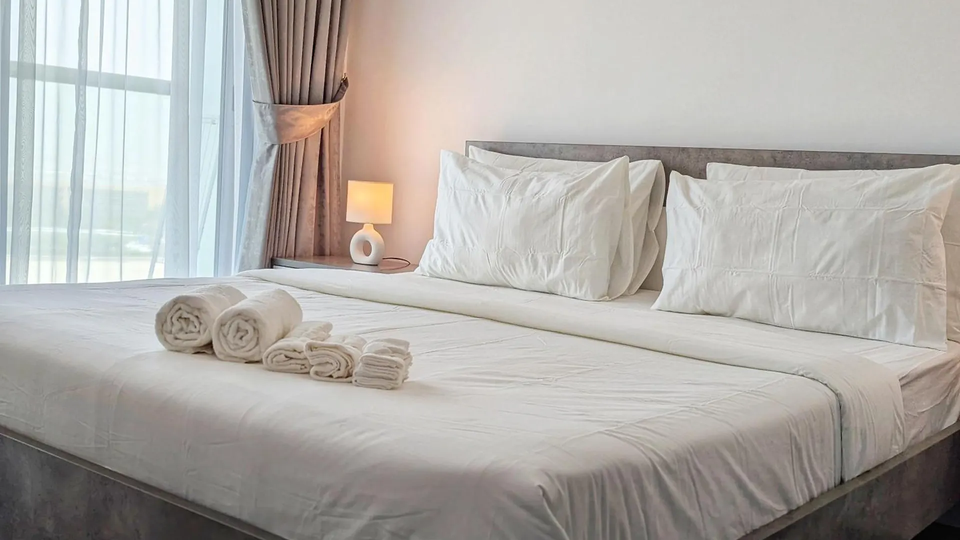 Stylish Fully Furnished 1Bh Apartment Close By Dubai Science Park, Dubai Miracle Garden And Butterfly Garden
