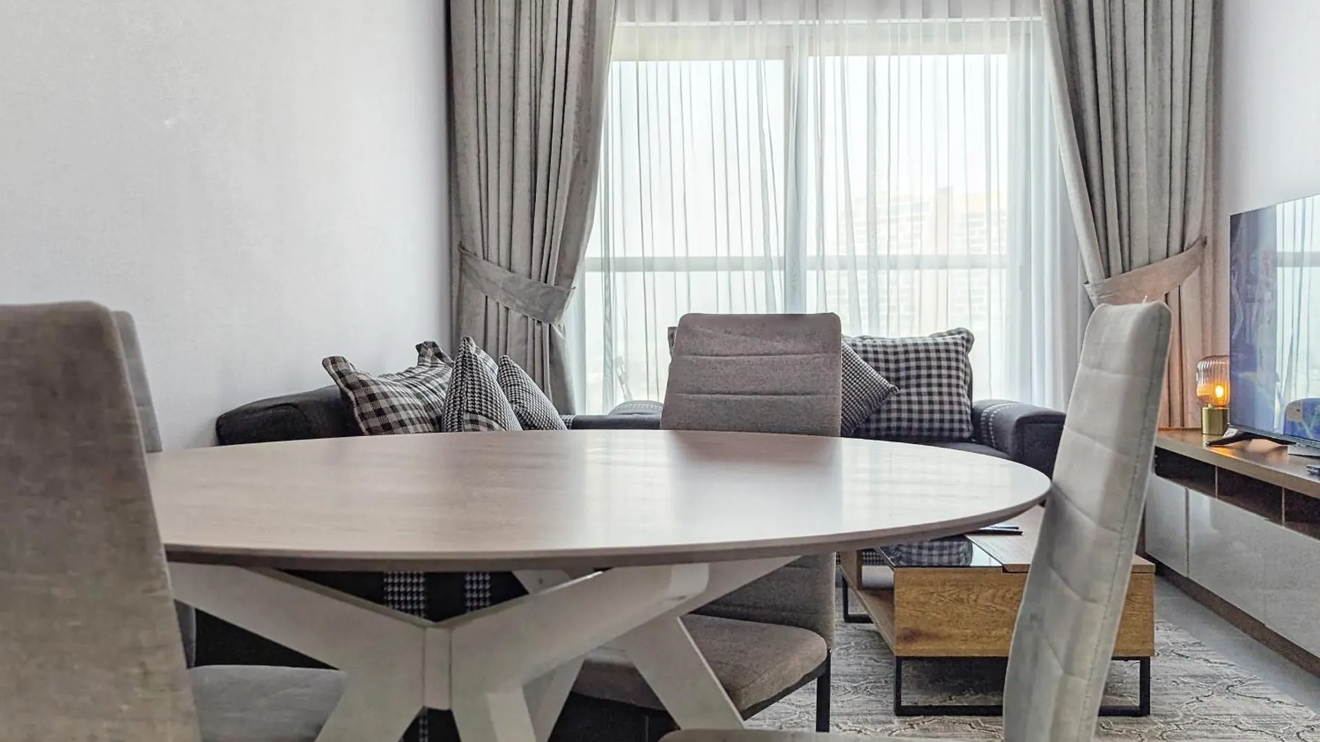 Stylish Fully Furnished 1Bh Apartment Close By Dubai Science Park, Dubai Miracle Garden And Butterfly Garden United Arab Emirates