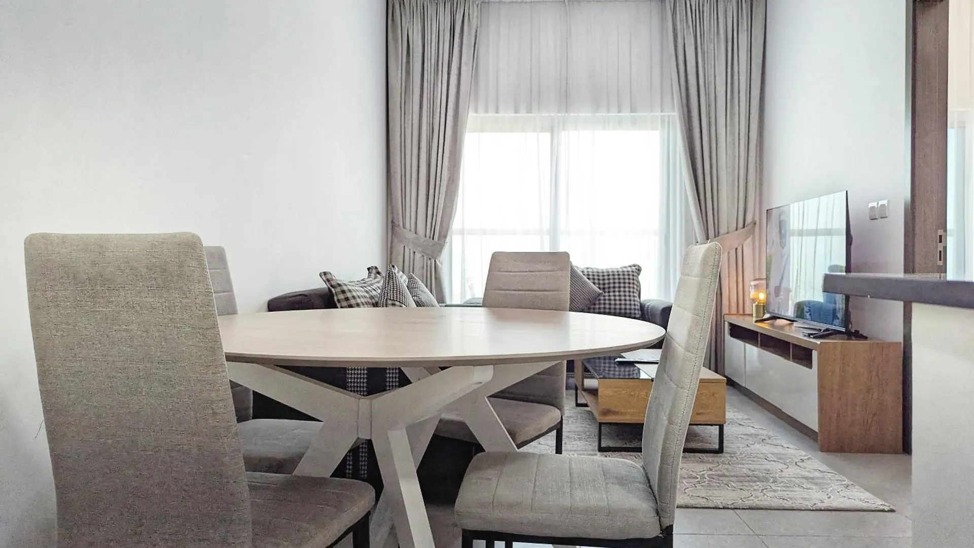 Stylish Fully Furnished 1Bh Apartment Close By Dubai Science Park, Dubai Miracle Garden And Butterfly Garden United Arab Emirates